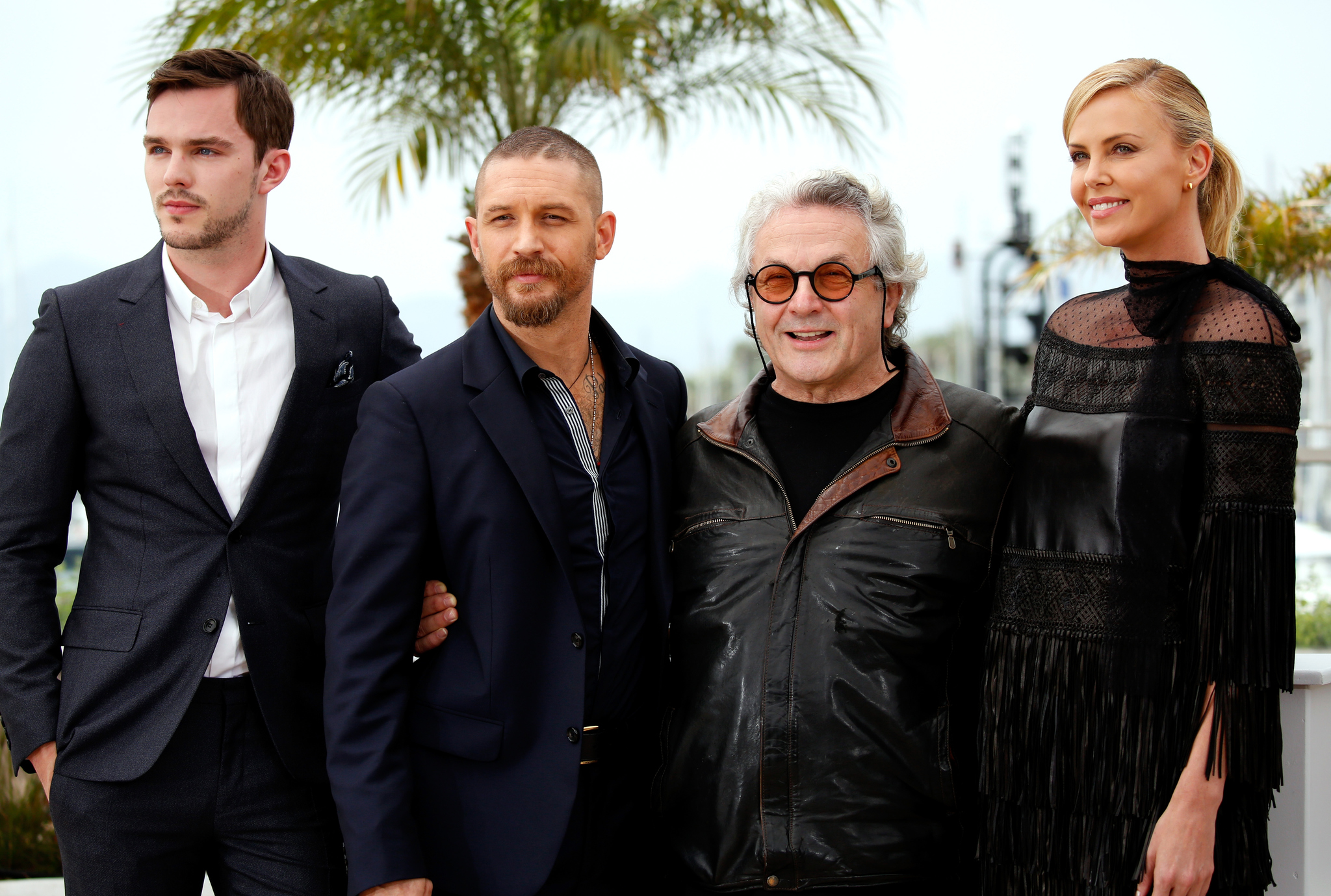 Charlize Theron, George Miller, Tom Hardy and Nicholas Hoult at event of Paseles Maksas: ituzio kelias (2015)