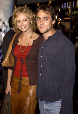 Charlize Theron and Stuart Townsend at event of K-PAX (2001)