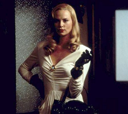 Still of Charlize Theron in The Curse of the Jade Scorpion (2001)