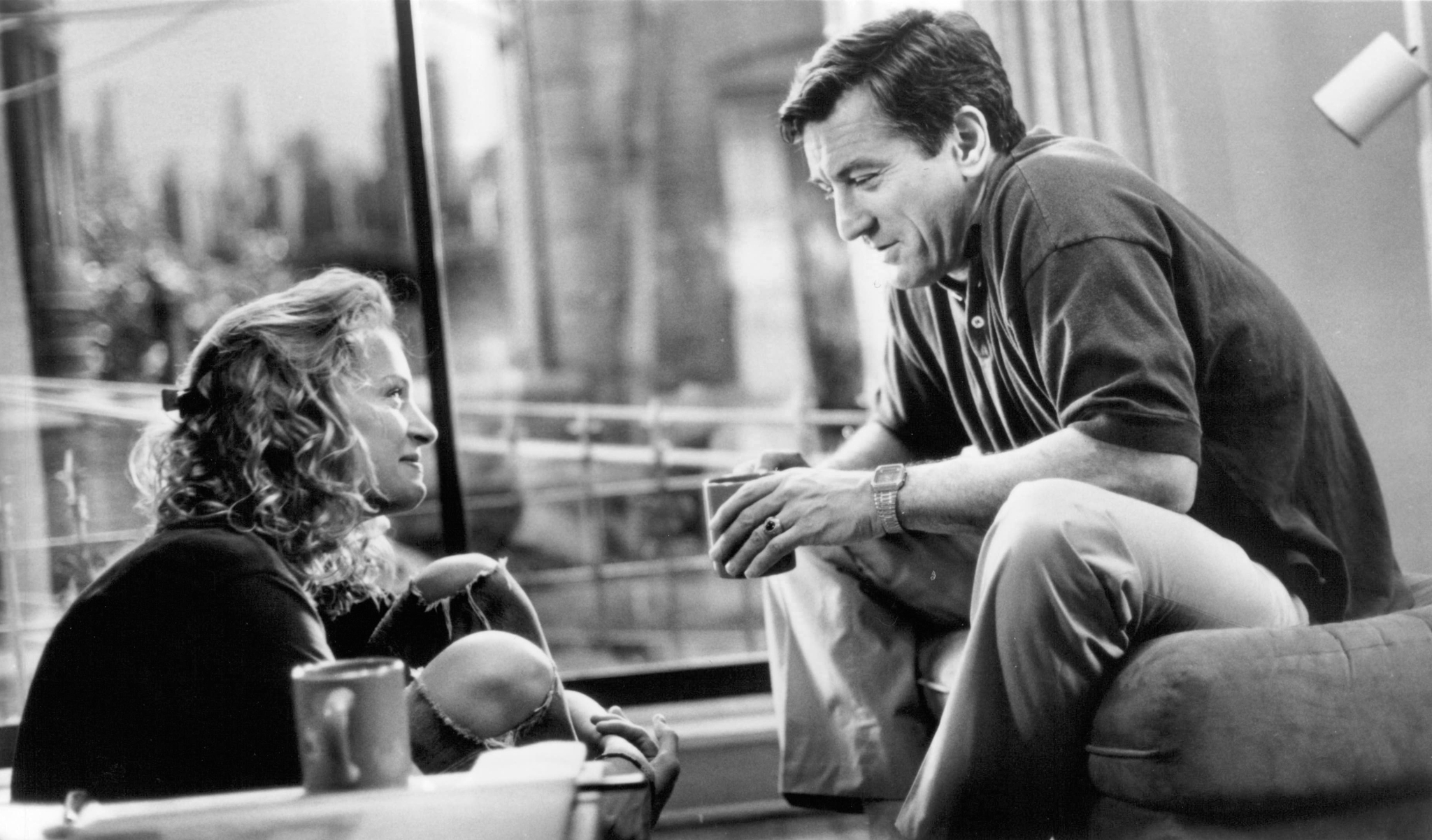 Still of Robert De Niro and Uma Thurman in Mad Dog and Glory (1993)