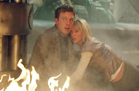 Still of Uma Thurman and Ben Affleck in Paycheck (2003)