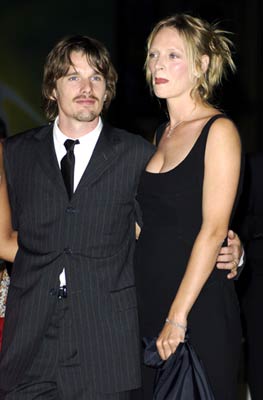 Ethan Hawke and Uma Thurman at event of Isbandymu diena (2001)