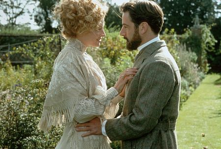 Still of Uma Thurman and Jeremy Northam in The Golden Bowl (2000)