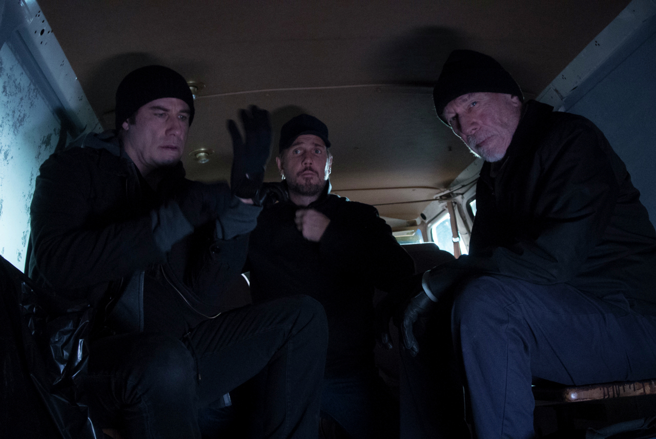 Still of John Travolta, Christopher Plummer and Travis Aaron Wade in The Forger (2014)