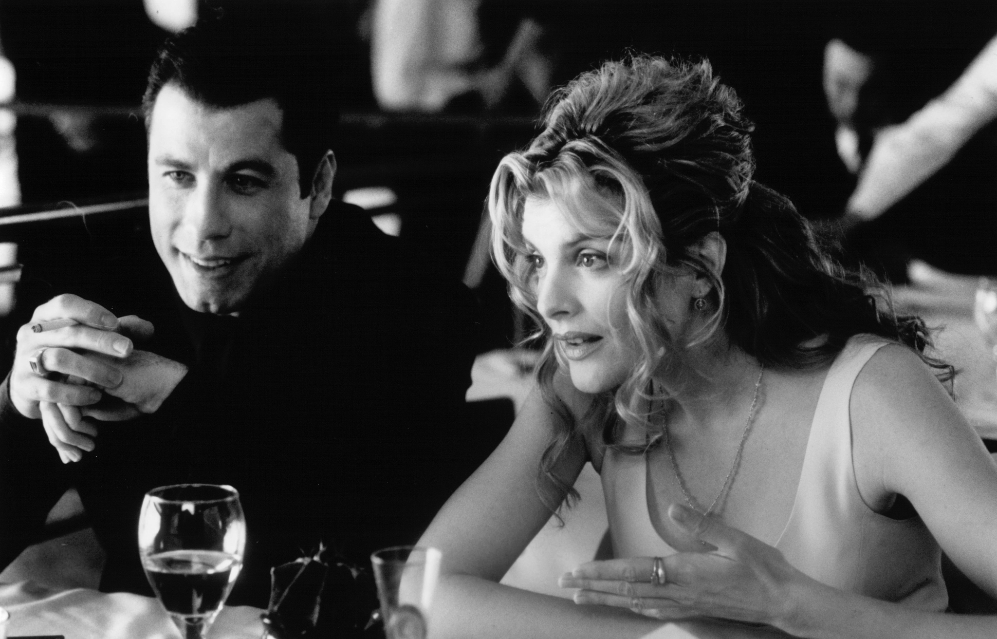Still of John Travolta and Rene Russo in Get Shorty (1995)