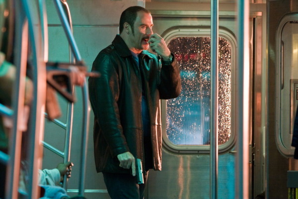 Still of John Travolta in Metro uzgrobimas (2009)