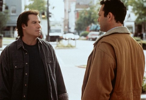Still of John Travolta and Vince Vaughn in Domestic Disturbance (2001)