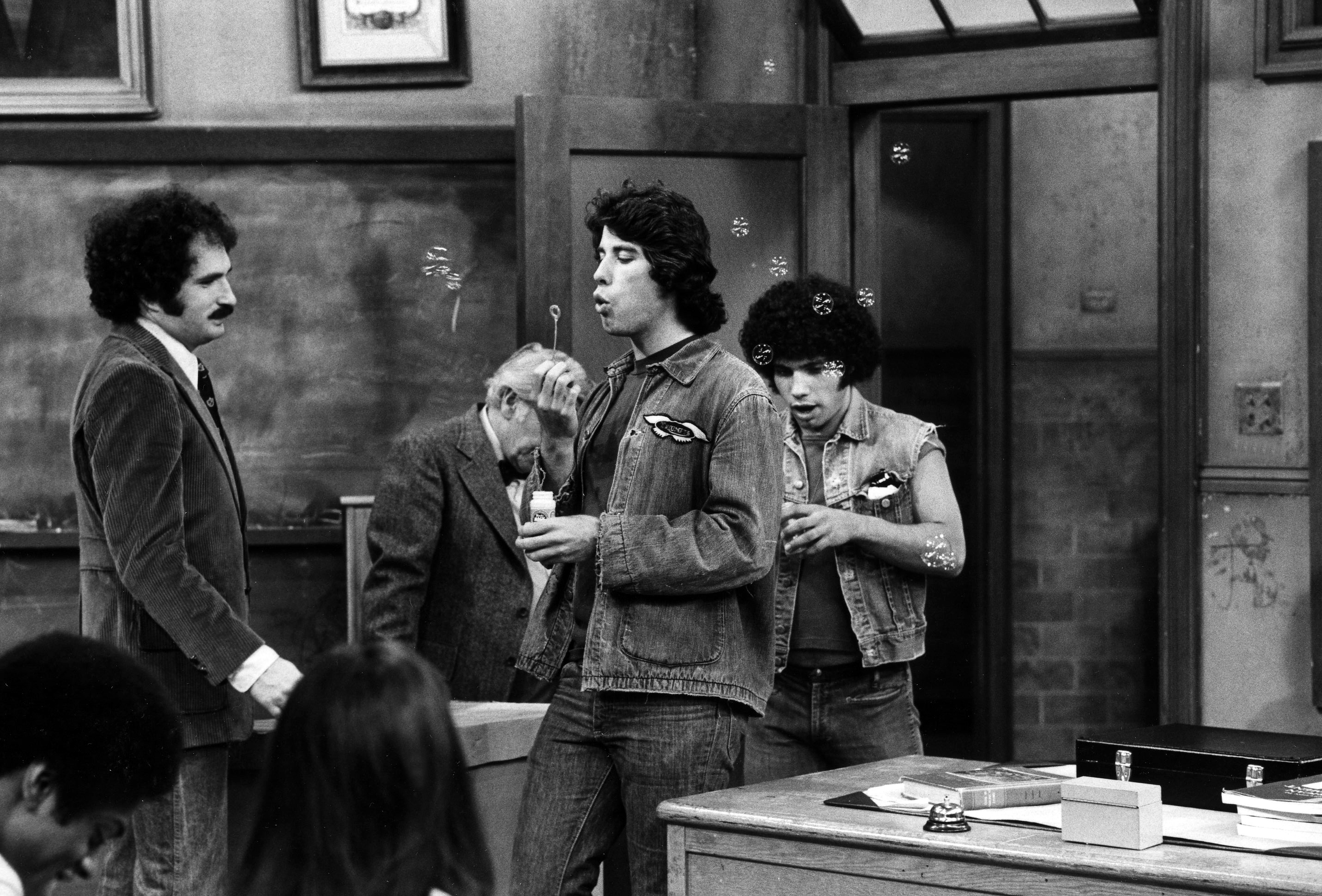 Still of John Travolta, Robert Hegyes, Gabe Kaplan and John Sylvester White in Welcome Back, Kotter (1975)