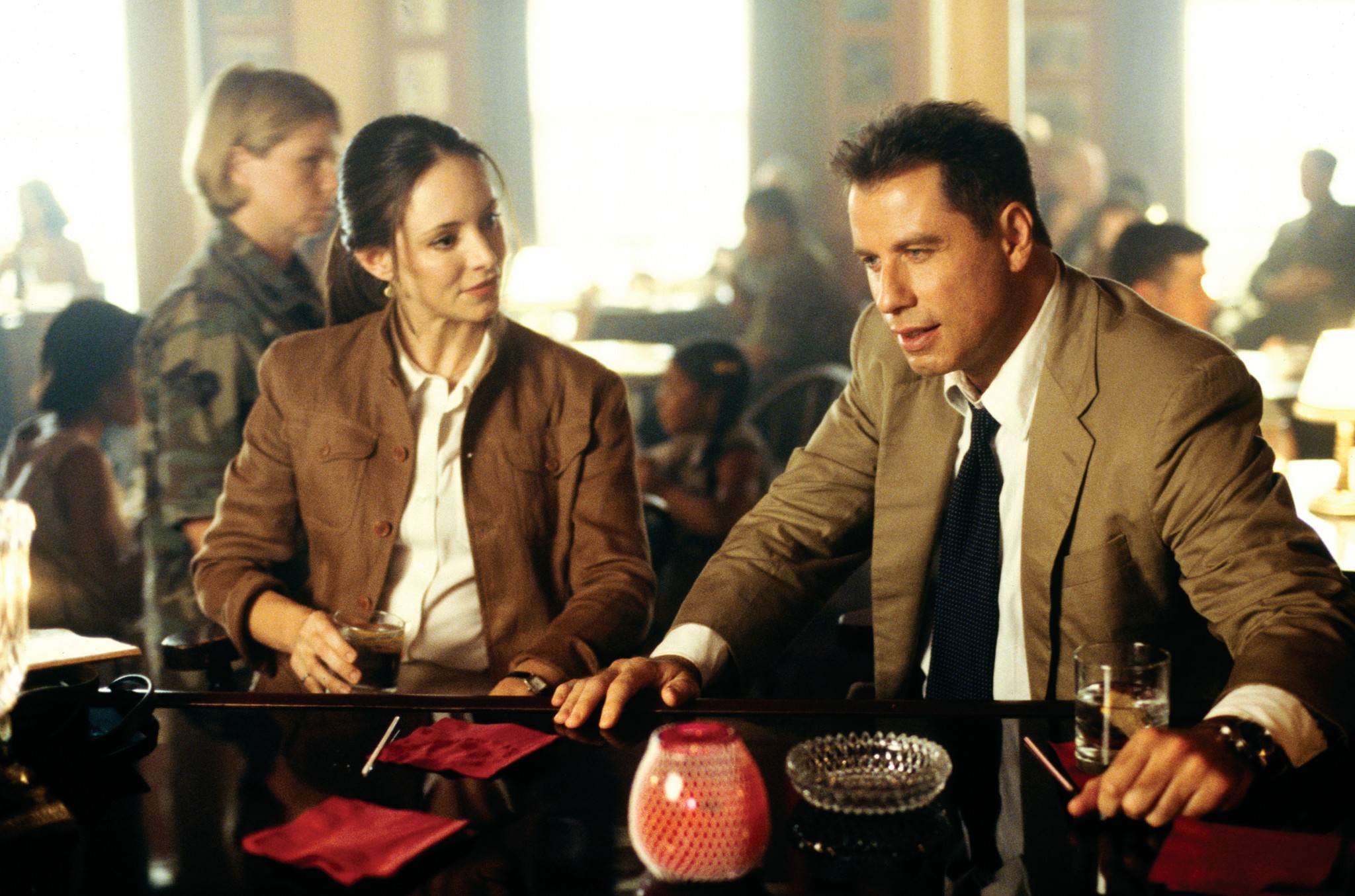 Still of John Travolta and Madeleine Stowe in The General's Daughter (1999)