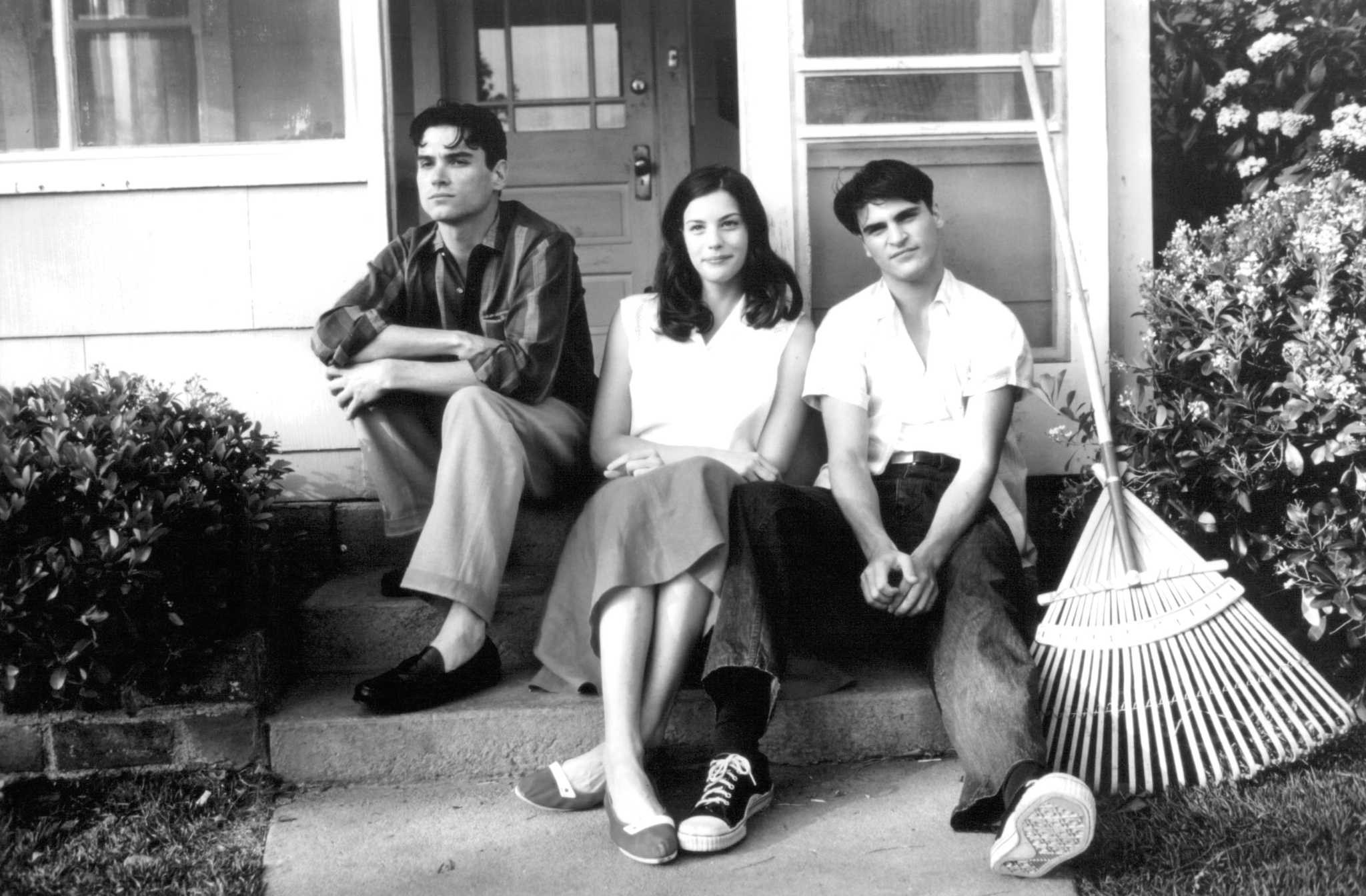 Still of Liv Tyler, Billy Crudup and Joaquin Phoenix in Inventing the Abbotts (1997)