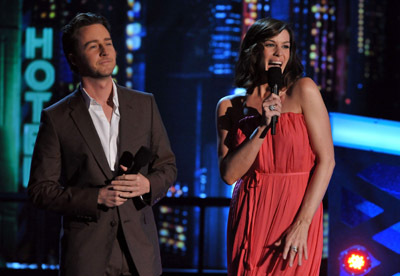 Liv Tyler and Edward Norton at event of 2008 MTV Movie Awards (2008)