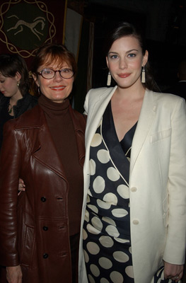 Susan Sarandon and Liv Tyler at event of Ziedu Valdovas: Dvi tvirtoves (2002)