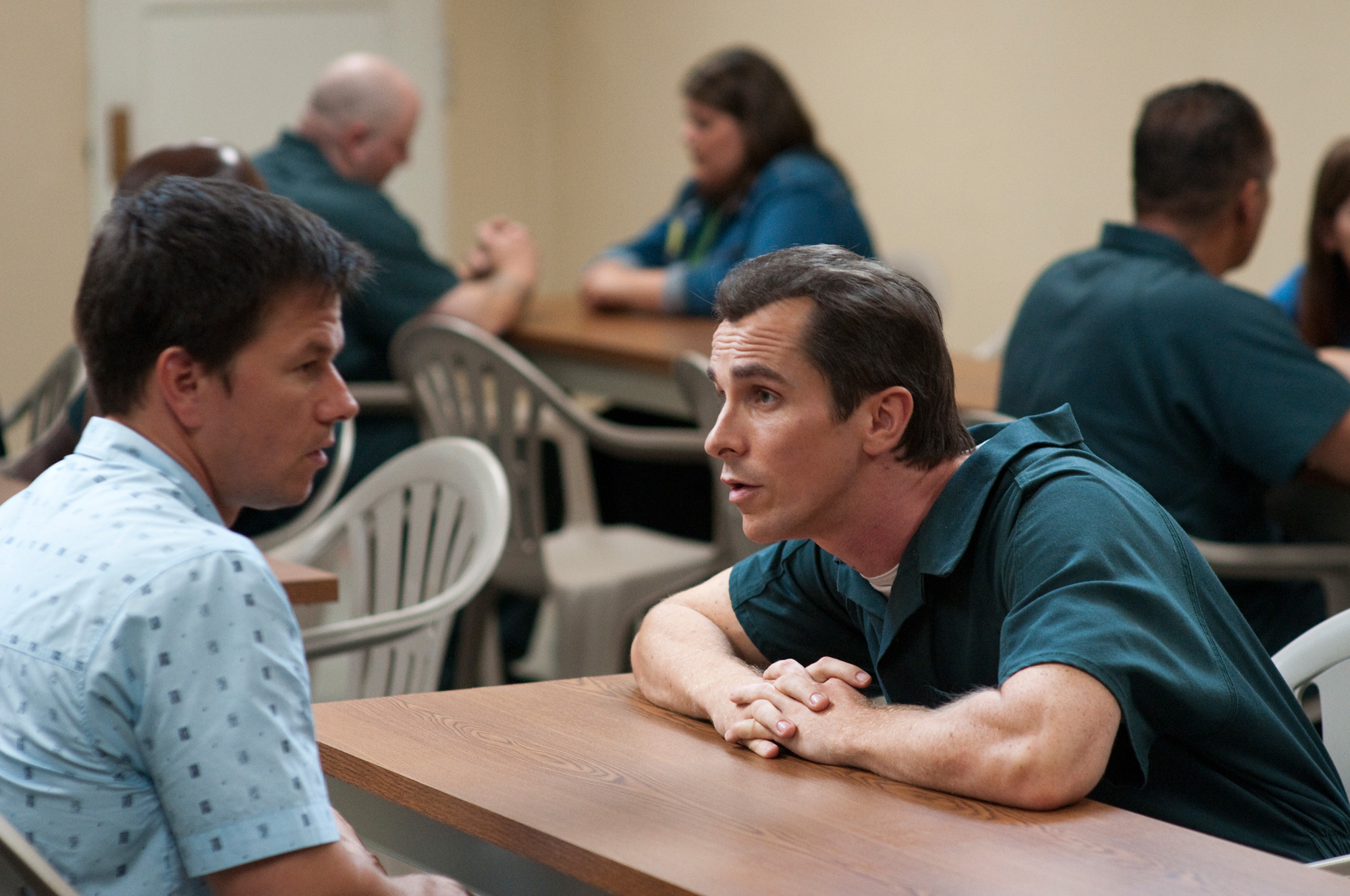 Still of Mark Wahlberg and Christian Bale in Kovotojas (2010)