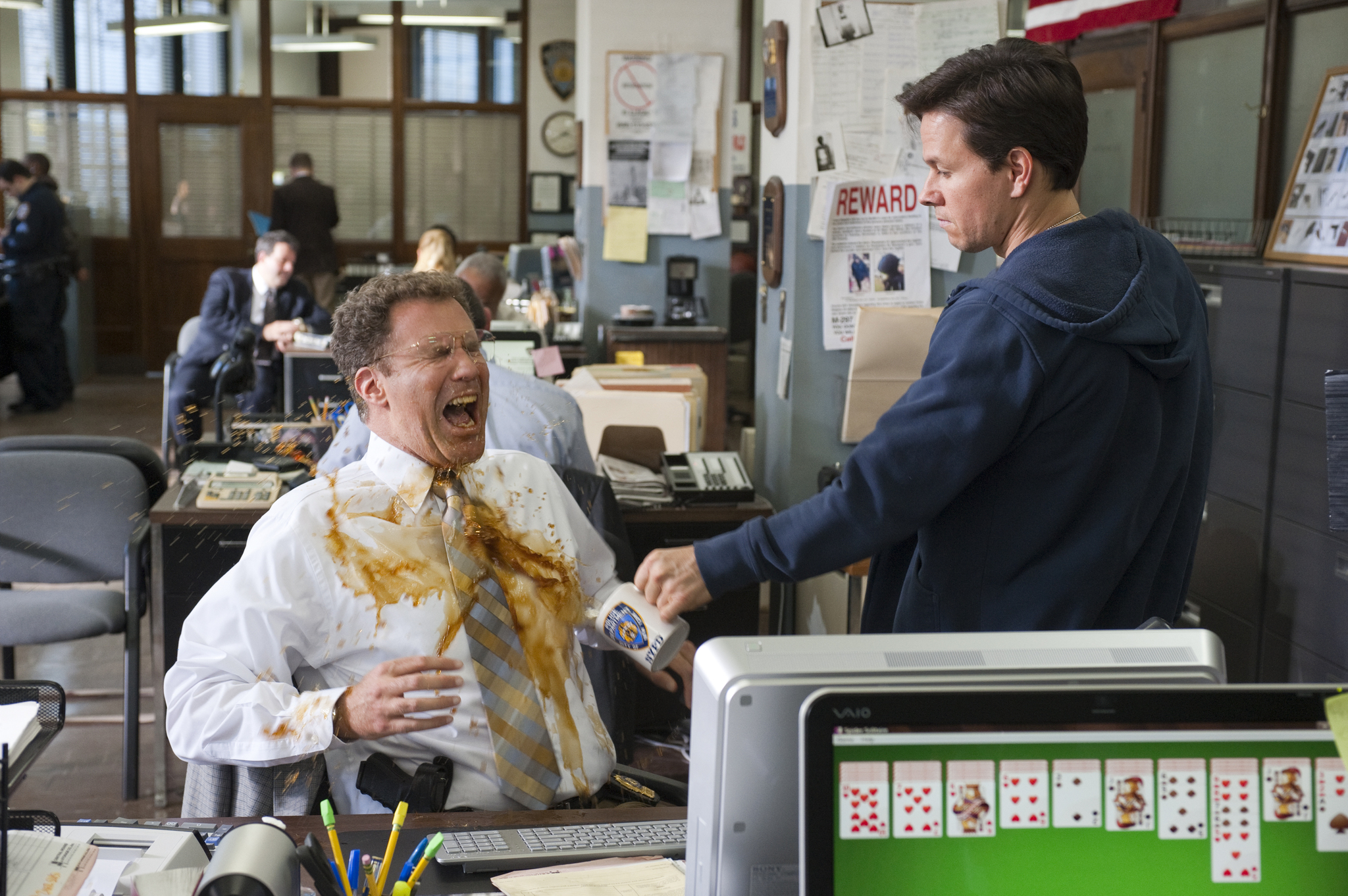 Still of Mark Wahlberg and Will Ferrell in Rezerviniai farai (2010)