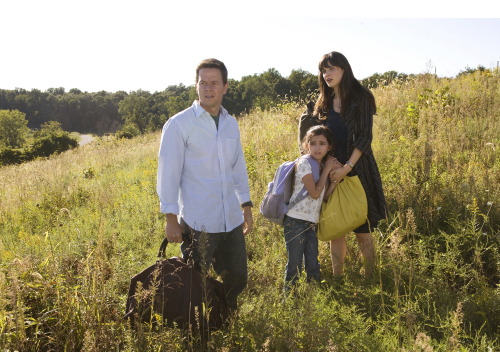 Still of Mark Wahlberg, Zooey Deschanel and Ashlyn Sanchez in Ivykis (2008)