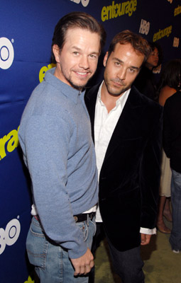 Mark Wahlberg and Jeremy Piven at event of Entourage (2004)