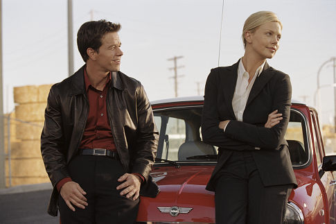 Still of Charlize Theron and Mark Wahlberg in The Italian Job (2003)