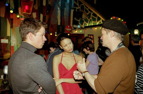 Mark Wahlberg, Jonathan Demme and Thandie Newton in Tiesa apie Carli (2002)