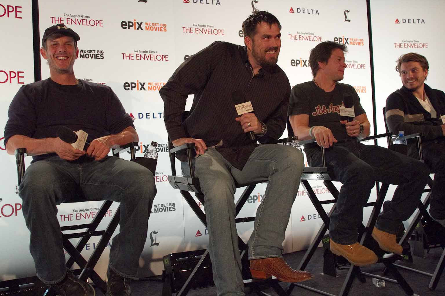 Mark Wahlberg, Peter Berg and Emile Hirsch at event of Islikes gyvas (2013)