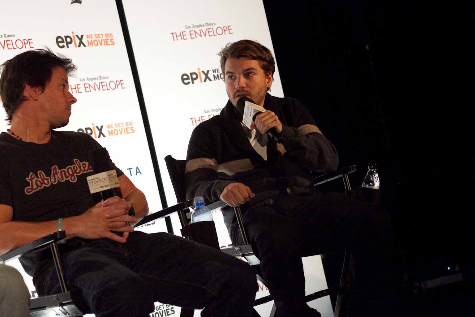 Mark Wahlberg and Emile Hirsch at event of Islikes gyvas (2013)