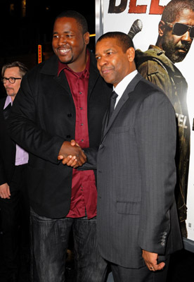 Denzel Washington and Quinton Aaron at event of Elijaus knyga (2010)