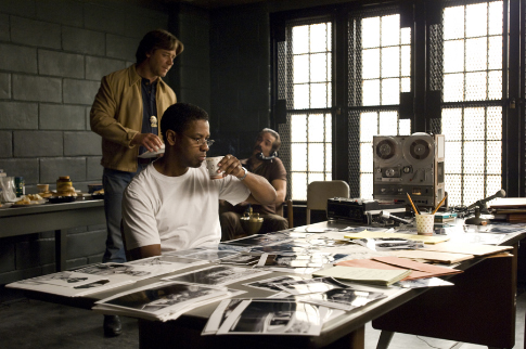 Still of Russell Crowe and Denzel Washington in American Gangster (2007)