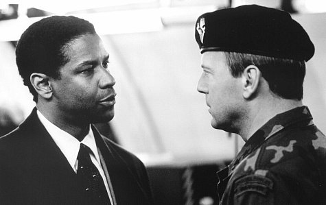 Still of Denzel Washington and Bruce Willis in Apgultis (1998)