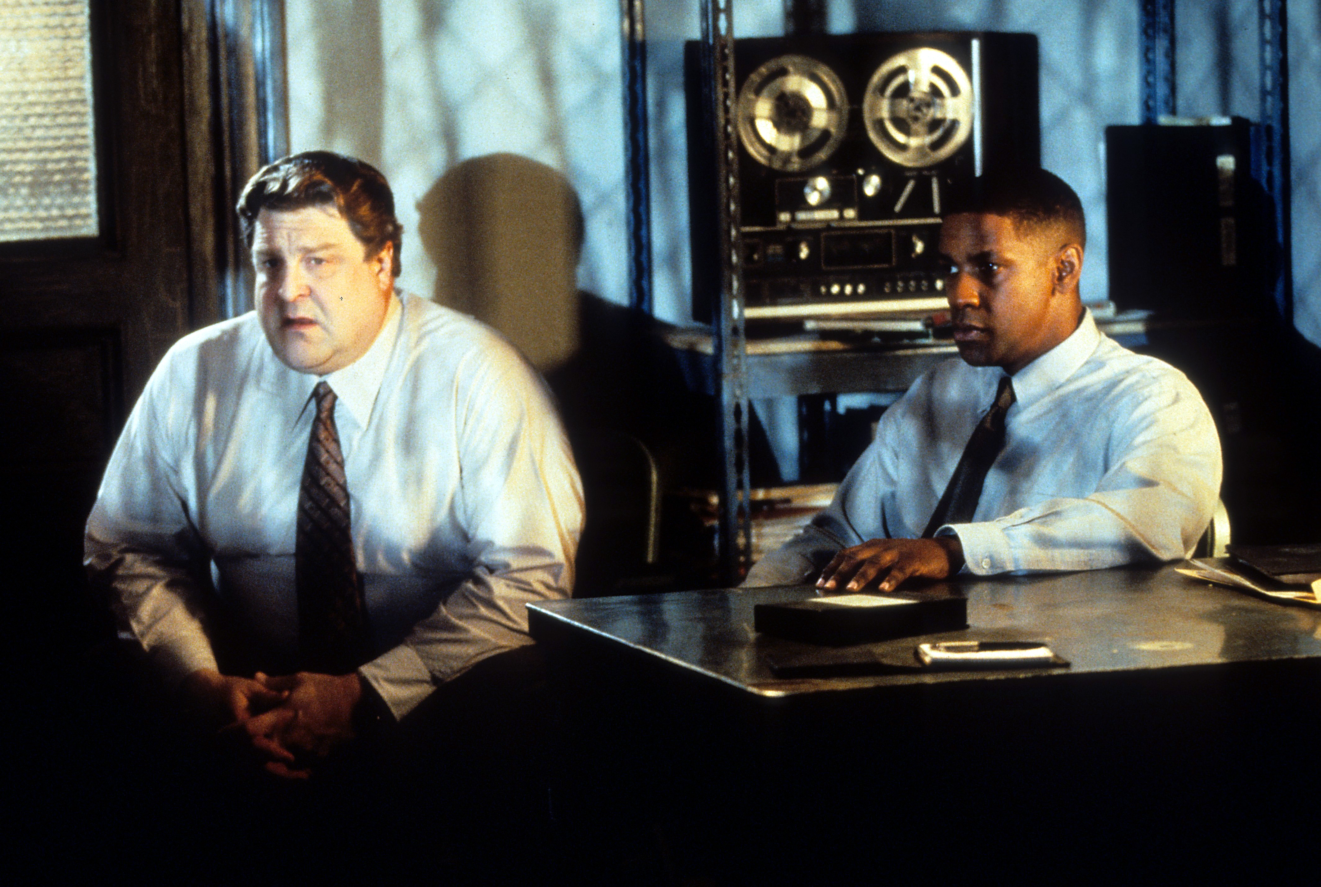 Still of Denzel Washington and John Goodman in Fallen (1998)