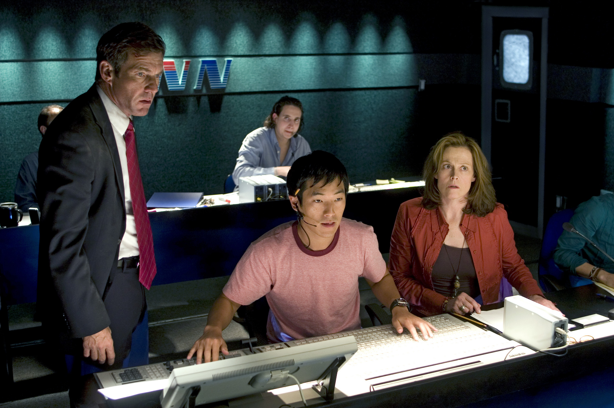 Still of Sigourney Weaver and Dennis Quaid in Vantage Point (2008)