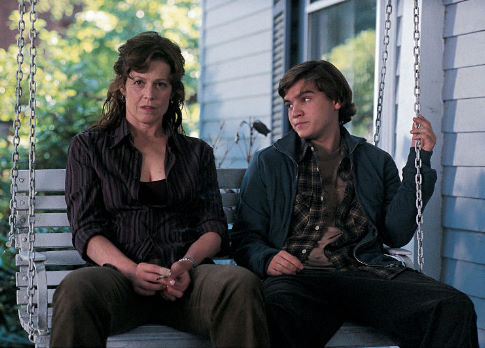 Still of Sigourney Weaver and Emile Hirsch in Imaginary Heroes (2004)