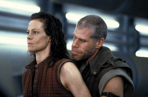 Still of Sigourney Weaver and Ron Perlman in Alien: Resurrection (1997)