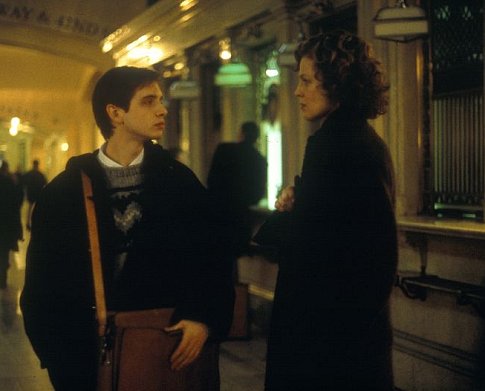Still of Sigourney Weaver and Aaron Stanford in Tadpole (2000)