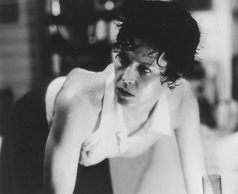 Still of Sigourney Weaver in Death and the Maiden (1994)