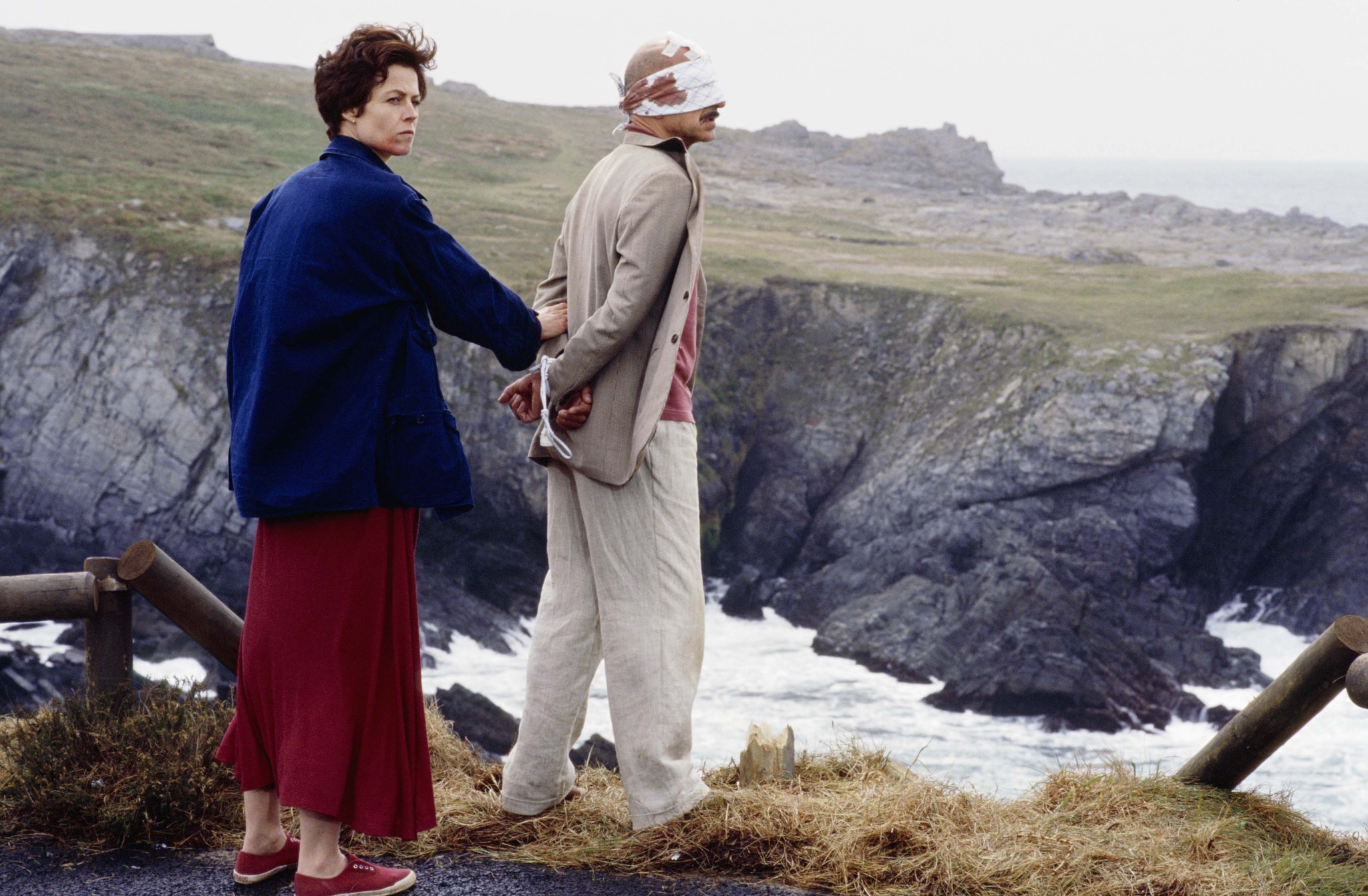 Still of Sigourney Weaver and Ben Kingsley in Death and the Maiden (1994)