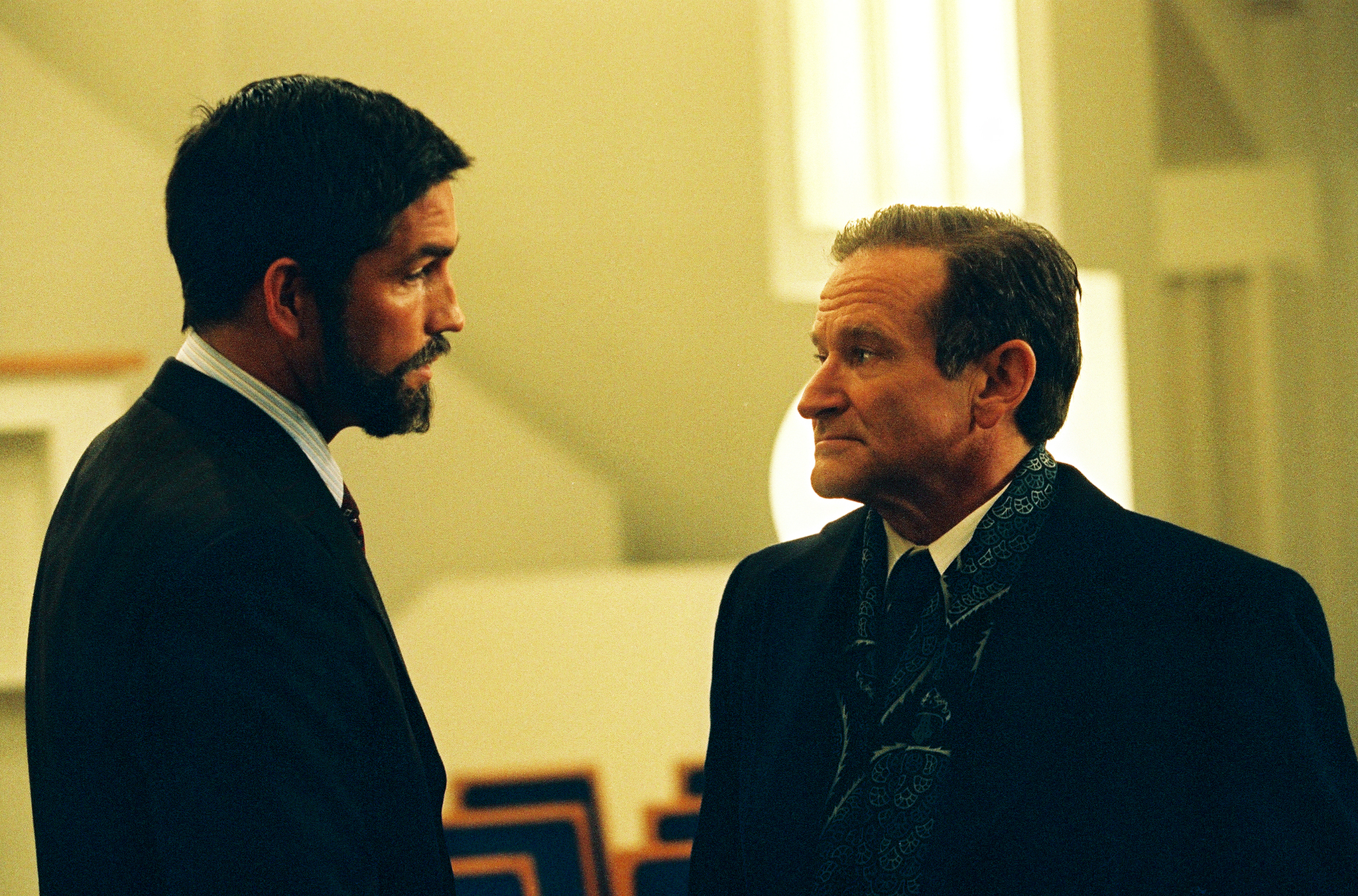 Still of Robin Williams and Jim Caviezel in The Final Cut (2004)