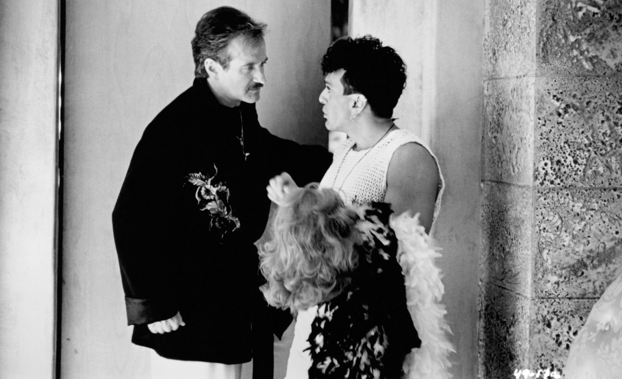 Still of Robin Williams and Hank Azaria in The Birdcage (1996)