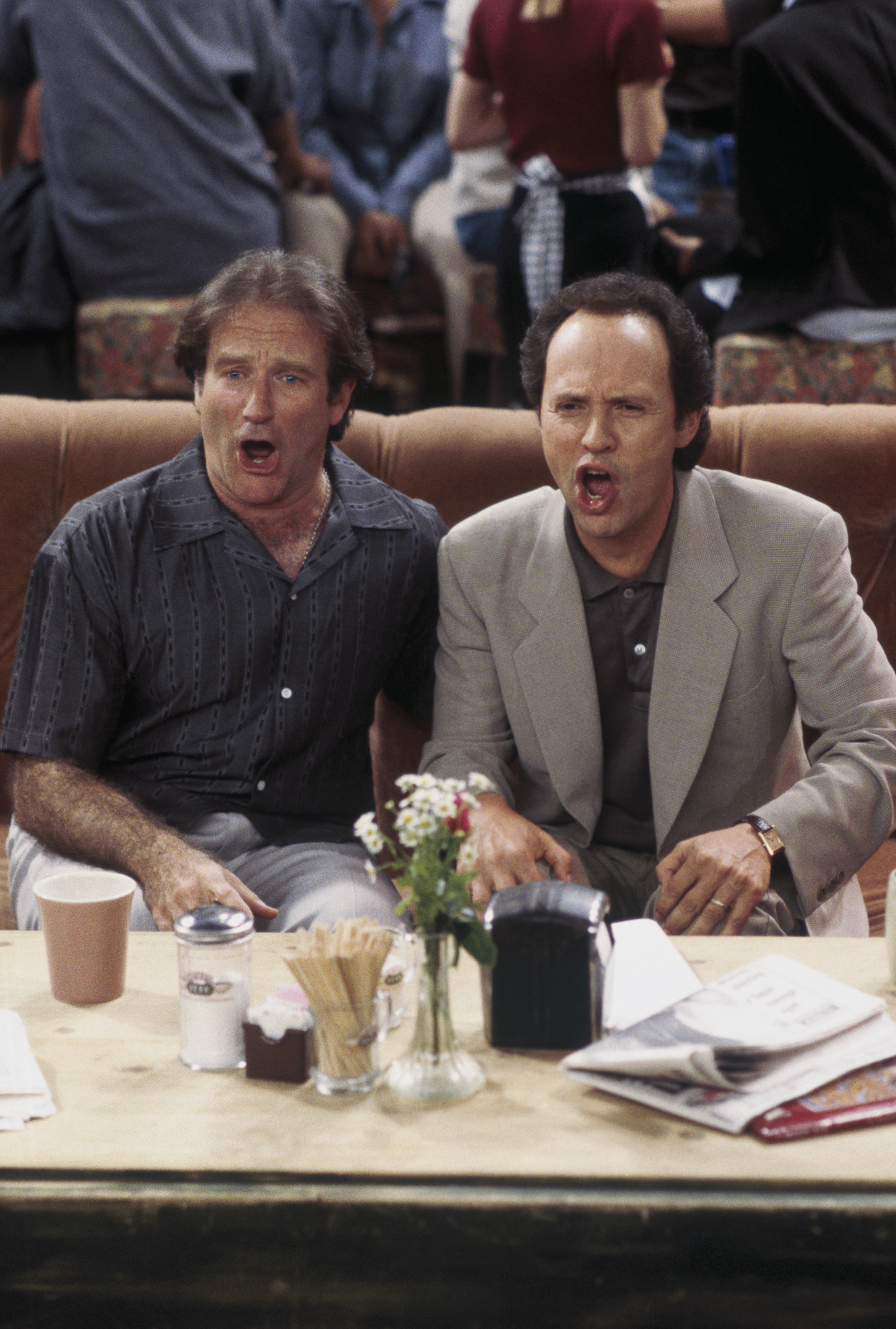 Still of Robin Williams and Billy Crystal in Draugai (1994)