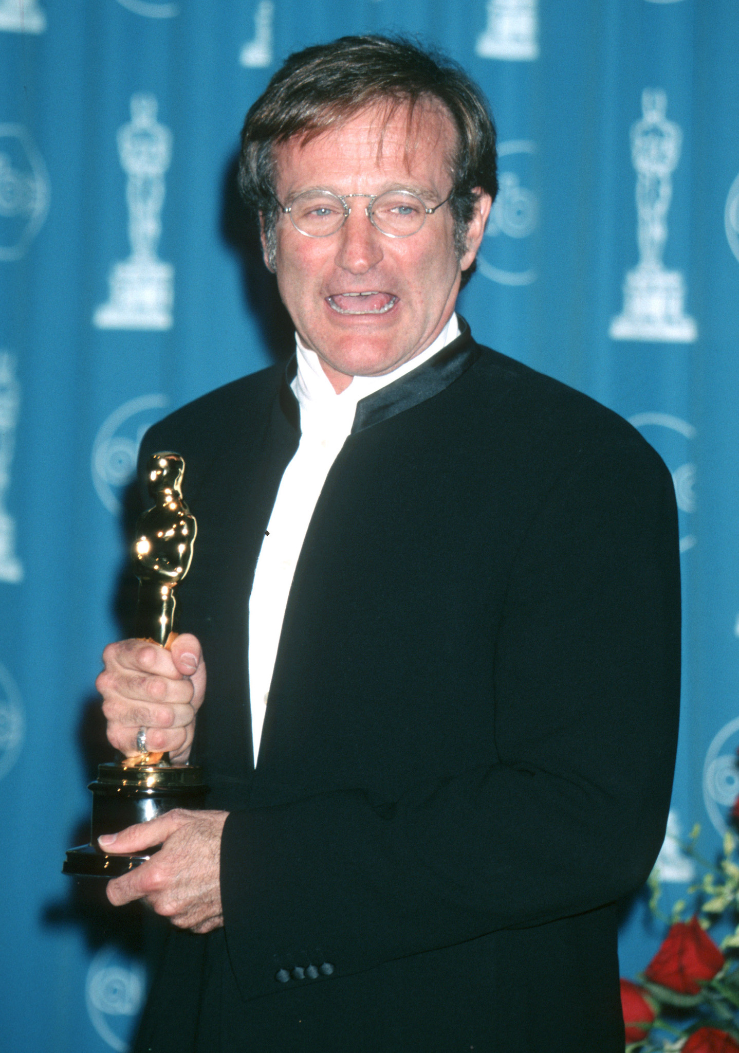 Robin Williams at event of The 70th Annual Academy Awards (1998)