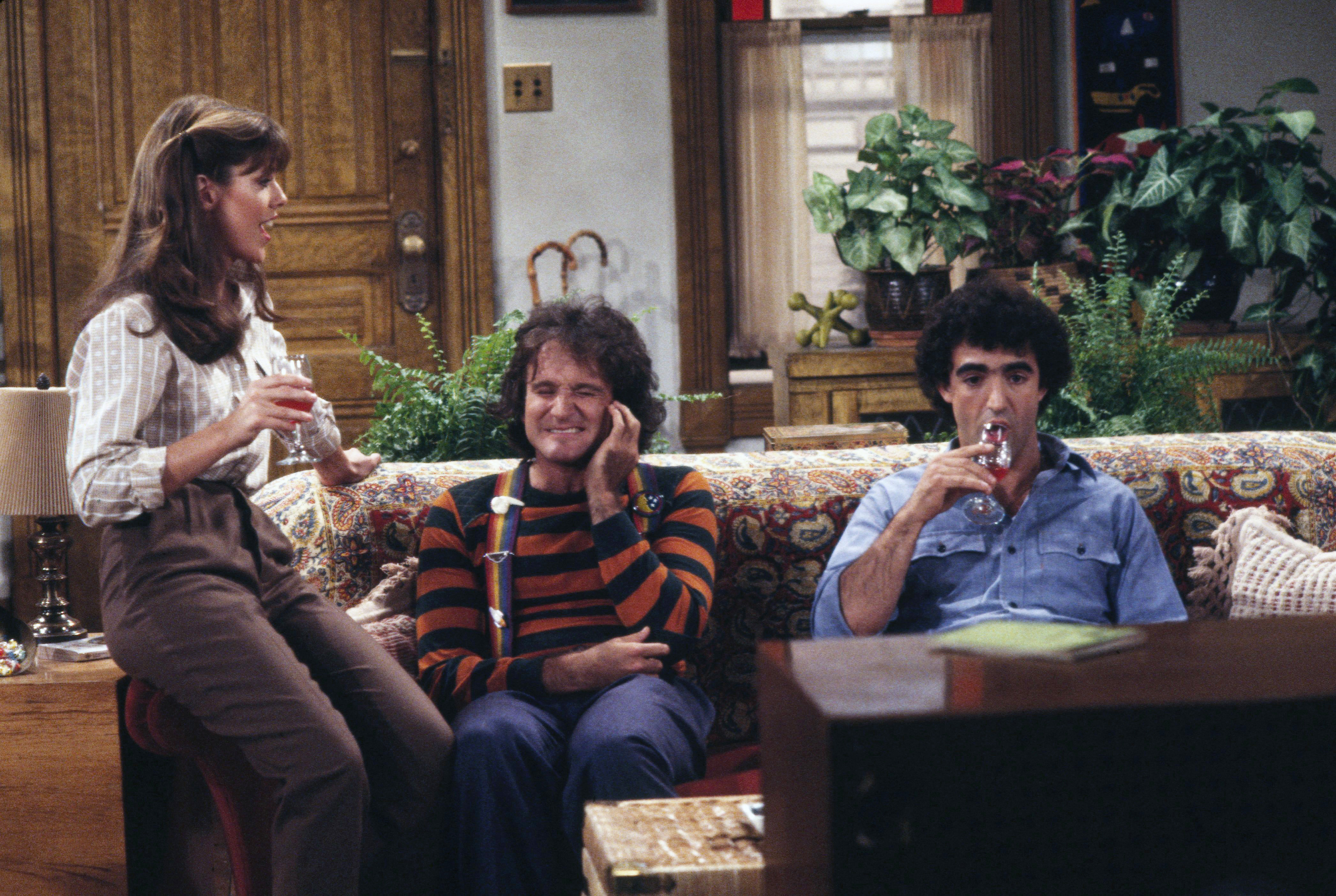 Still of Robin Williams, Pam Dawber and Jay Thomas in Mork & Mindy (1978)