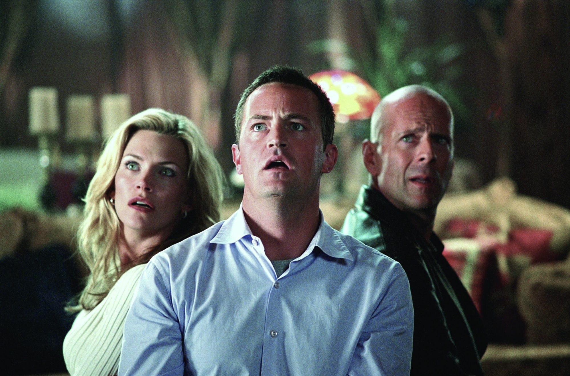 Still of Bruce Willis, Natasha Henstridge and Matthew Perry in The Whole Ten Yards (2004)