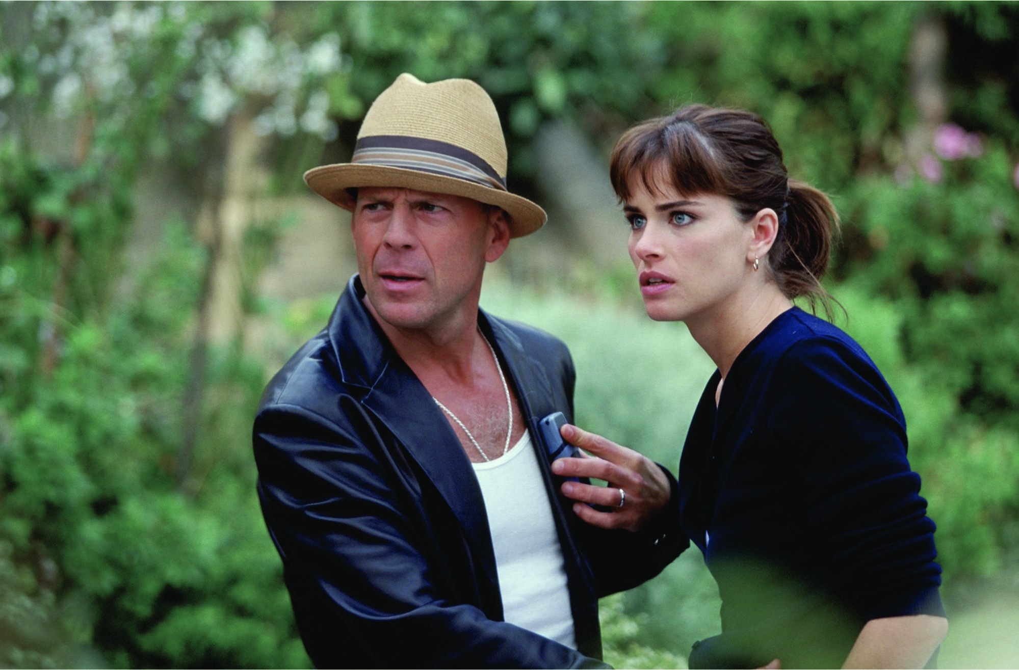 Still of Bruce Willis and Amanda Peet in The Whole Ten Yards (2004)