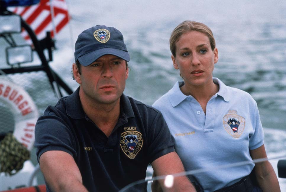 Still of Bruce Willis and Sarah Jessica Parker in Striking Distance (1993)