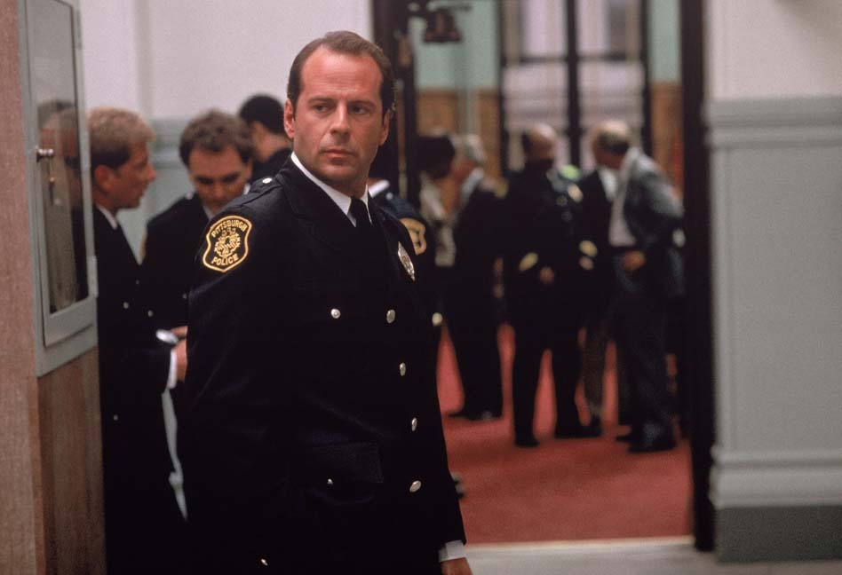 Still of Bruce Willis in Striking Distance (1993)