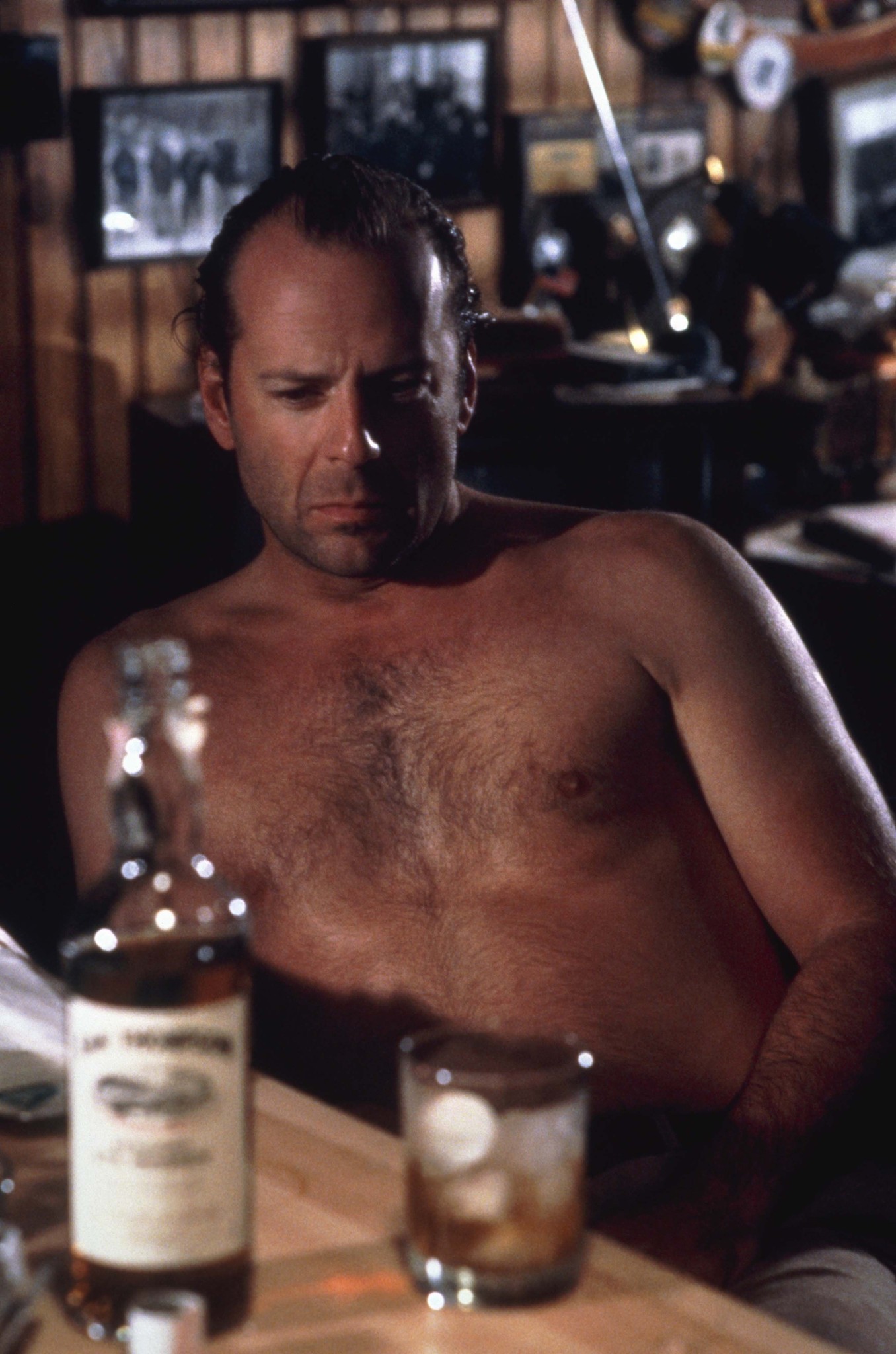 Still of Bruce Willis in Striking Distance (1993)