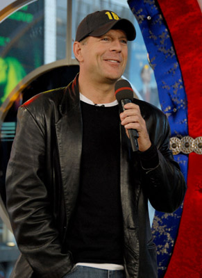 Bruce Willis at event of Total Request Live (1999)