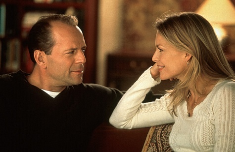 Still of Michelle Pfeiffer and Bruce Willis in The Story of Us (1999)