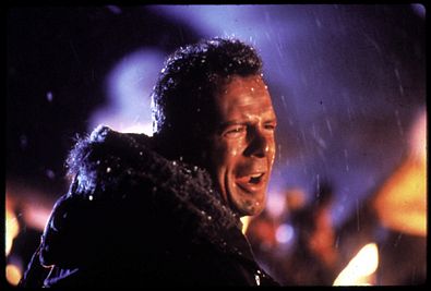 Still of Bruce Willis in Kietas riesutelis 2 (1990)