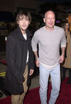 Bruce Willis and Colin Farrell at event of All the Pretty Horses (2000)
