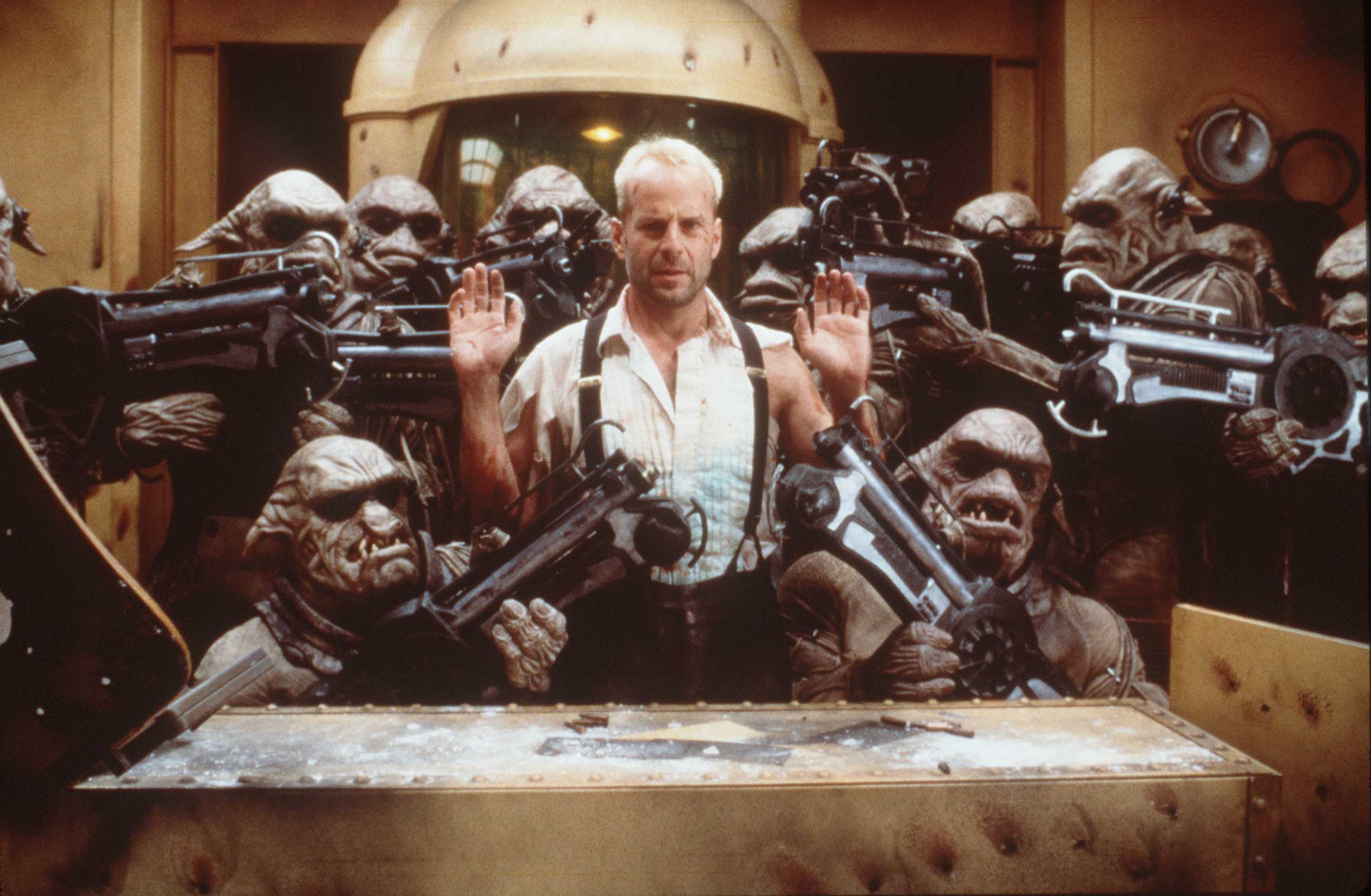 Still of Bruce Willis in Penktasis elementas (1997)