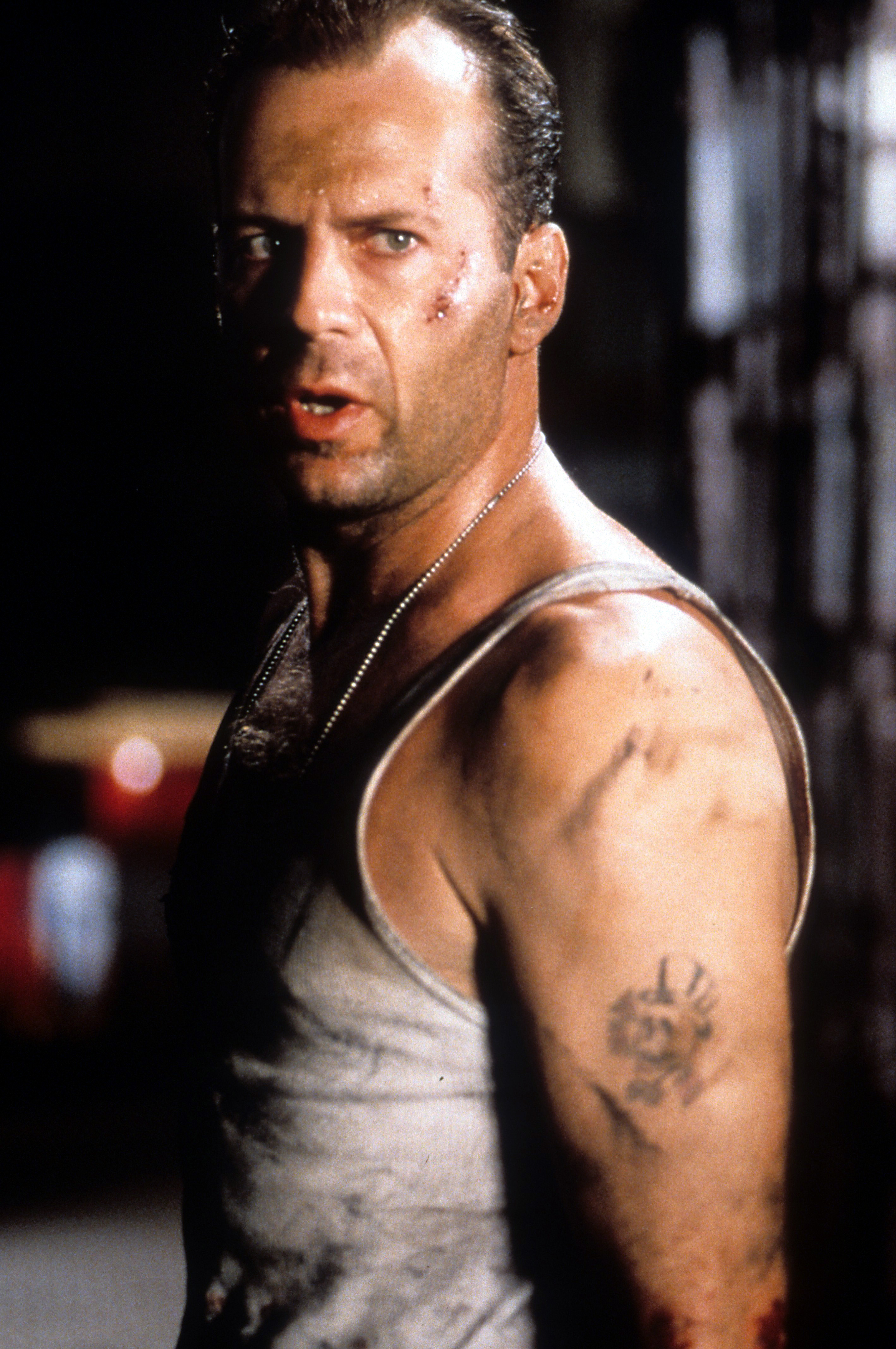 Still of Bruce Willis in Kietas riesutelis. Kerstas su kaupu (1995)